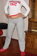Tight sweat pants deliver a hot cameltoe